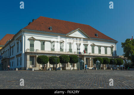 Il Palazzo Sándor o Alexander Palace, residenza ufficiale e la sede del presidente ungherese, Budapest, Ungheria. Foto Stock