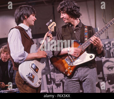 Il MERSEYBEATS pop inglese sul gruppo pronto, stabile, andare nel marzo 1964. Da sinistra: Giovanni banche (batterista), Johnny Gustafson, Tony gru. Foto Tony Gale Foto Stock