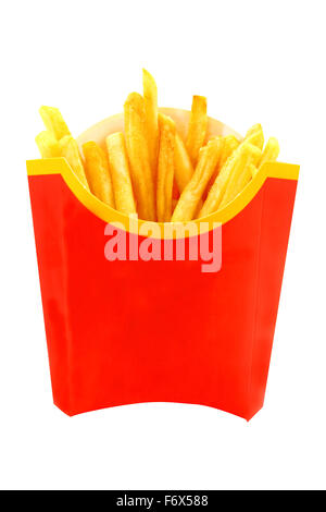 Patate fritte è fotografato close-up su sfondo bianco Foto Stock