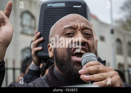 FILE DI immagini scattate: Londra, Regno Unito. 29 Maggio 2015: islamista radicale Abu Izzadeen, noto anche come Trevor Brooks è stata detenuta da ufficiali del sabato a Lokoshaza - un punto di attraversamento del confine ungherese, pur essendo al di sotto di una UK Divieto di viaggio Credito: Guy Corbishley/Alamy Live News Foto Stock