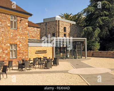 Il cortile del castello di Taunton che alloggia il Somerset County Museum, Taunton, England, Regno Unito Foto Stock