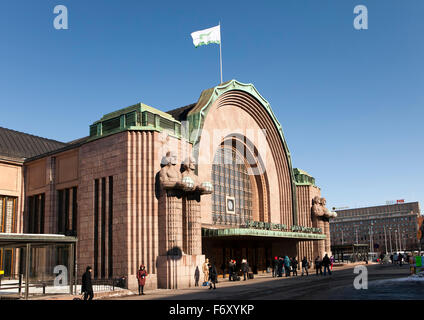 A Helsinki la stazione ferroviaria centrale, facciata e ingresso principale a Helsinki in Finlandia. Foto Stock