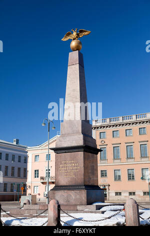 La piazza del mercato e la poppa obelisco della imperatrice, 1835. Helsinki, Finlandia Foto Stock