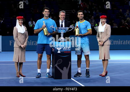 Londra, Regno Unito. Xxi Nov, 2015. Barclays ATP World Tour Finals, Jean-Julien (NED), Horica Tecau (ROU) Presentazione di ATP World raddoppia No1. O2 Arena, Londra, Regno Unito. Il 21 novembre 2015. Credito: Concedere Burton/Alamy Live News Foto Stock