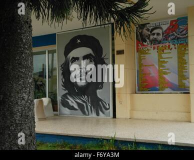 Immagini di Che Guevara sono visti in tutta Cuba Foto Stock