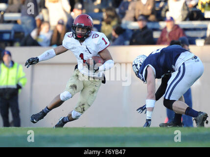 New Haven, Connecticut, Stati Uniti d'America. Xxi Nov, 2015. Andrew Fischer (1) della Harvard Crimson in azione durante una partita contro la Yale Bulldogs presso la Yale Bowl a New Haven, Connecticut.(Gregorio Vasil/Cal Sport Media) Credito: csm/Alamy Live News Foto Stock