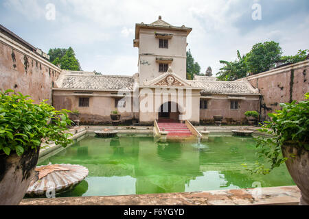 Taman Sari acqua palace di Yogyakarta sull isola di Giava, in Indonesia Foto Stock
