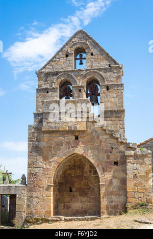 Chiesa romanica rovine (XIII secolo), Aldea de Ebro, Merindad de Campoo, Cantabria, Spagna settentrionale Foto Stock