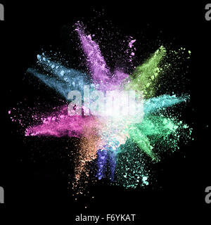 Congelare il movimento del colorato di esplosioni di polvere su sfondo nero Foto Stock