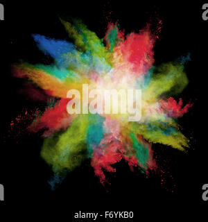 Congelare il movimento del colorato di esplosioni di polvere su sfondo nero Foto Stock