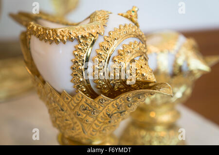 Antiquario antica arte antica sullo sfondo Foto Stock