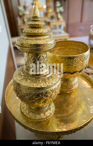 Antiquario antica arte antica sullo sfondo Foto Stock