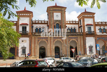 Al di fuori di portata storica stazione ferroviaria Edificio, Jerez de la Frontera, Spagna Foto Stock