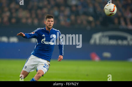 Gelsenkirchen (Germania). Xxi Nov, 2015. Schalke's Klaas-Jan Huntelaar in azione durante la Bundesliga tedesca match tra FC Schalke 04 e Bayern Monaco di Baviera in la Veltins Arena di Gelsenkirchen (Germania), 21 novembre 2015. Credito: dpa picture alliance/Alamy Live News Foto Stock