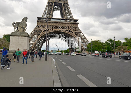 Parigi è stata recentemente la scena di molteplici attacchi terroristici nel novembre del XIII che ha causato la morte di oltre un centinaio di persone. Foto Stock