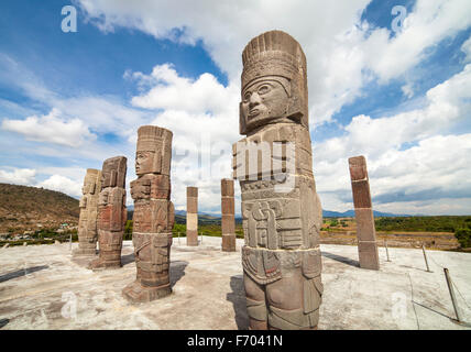 Il atlanti scolpiti sulla parte superiore della struttura principale a Tula, hidalgo, Messico. Foto Stock