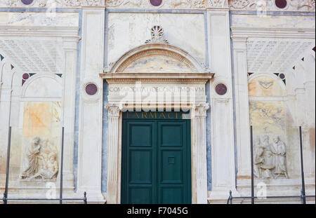 Facciata decorativa della Scuola Grande di San Marco, ora l'Ospedale Civile, Campo Santi Giovanni e Paolo Venezia Veneto Italia Foto Stock