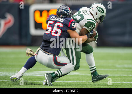 Houston, Texas, Stati Uniti d'America. 22 Novembre, 2015. Houston Texans inside linebacker Brian Cushing (56) affronta New York getti running back Stevan Ridley (22) durante il primo trimestre di un gioco di NFL tra Houston Texans e il New York getti alla NRG Stadium di Houston, TX in Novembre 22nd, 2015. Credito: Trask Smith/ZUMA filo/Alamy Live News Foto Stock