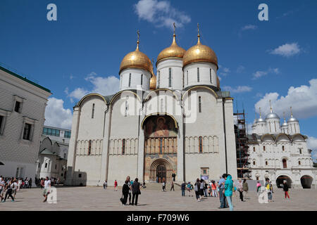 La Cattedrale dell'Assunzione (o la cattedrale della Dormizione) all'interno del Cremlino a Mosca, Russia. Foto Stock