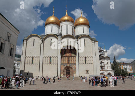 La Cattedrale dell'Assunzione (o la cattedrale della Dormizione) all'interno del Cremlino a Mosca, Russia. Foto Stock