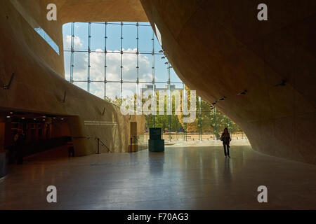 Interno del POLIN Museo di Storia di ebrei polacchi, Varsavia POLONIA Foto Stock