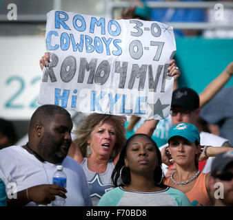 Giardini di Miami, Florida, Stati Uniti d'America. 22 Novembre, 2015. Un Dallas Cowboys ventola Al Sun Life Stadium di Miami, in Florida, il 22 novembre 2015. Credito: Allen Eyestone/Palm Beach post/ZUMA filo/Alamy Live News Foto Stock