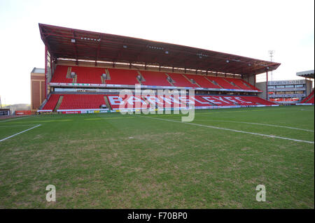 East stand a Barnsley FC, Oakwell, Barnsley, South Yorkshire, Regno Unito. Foto Stock