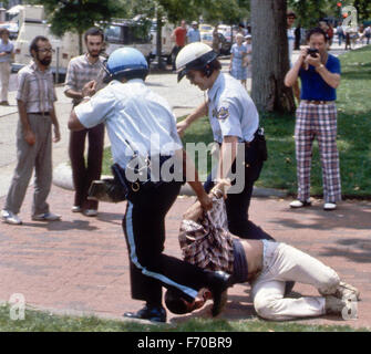 Washington DC. Stati Uniti d'America 27 luglio 1980 D.C. e noi Park polizia si scontrano con i sostenitori dell'Ayatollah Khomeini e iraniani rivoluzione islamica. Credito: Mark Reinstein Foto Stock