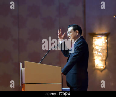 Kuala Lumpur, Malesia. 23 Nov, 2015. Il premier cinese LI Keqiang risolve il China-Malaysia ad alto livello del Forum Economico di Kuala Lumpur in Malesia, nov. 23, 2015. © Li Tao/Xinhua/Alamy Live News Foto Stock