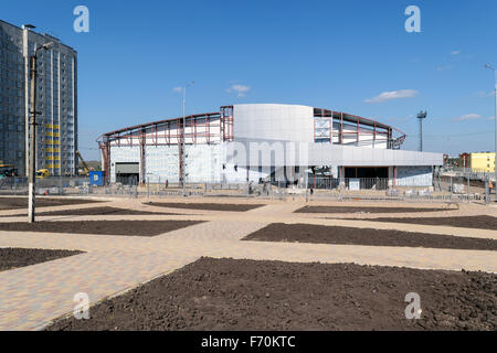 Costruzione di allenamento indoor rink per 1000 spettatori nella città di Orel (Russia) Foto Stock