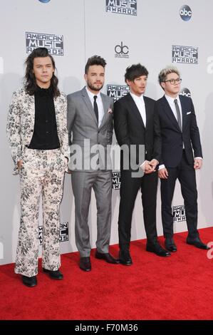 Los Angeles, Stati Uniti d'America. 22 Novembre, 2015. Louis Tomlinson, Liam Payne, Niall Horan, Harry stili al arrivi per il 2015 American Music Awards - Gli arrivi 3, Microsoft Theatre, Los Angeles, CA Novembre 22, 2015. Credito: Everett Collection Inc/Alamy Live News Foto Stock