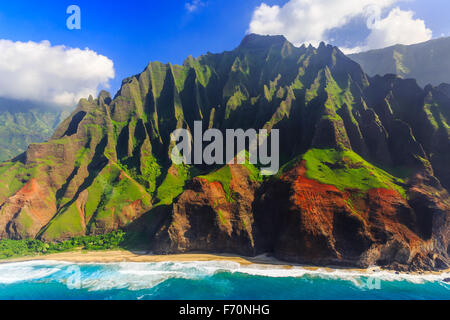 Vista aerea della spettacolare costa di Na Pali, Kauai, Hawaii Foto Stock