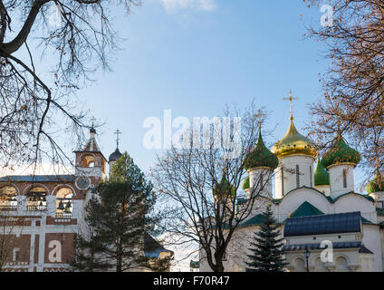 Trasfigurazione Cattedrale e la torre campanaria a San Euthymius monastero a Suzdal'. Anello d'oro della Russia Travel Foto Stock