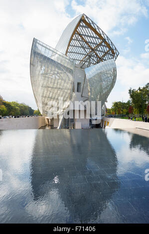 Louis Vuitton Foundation, museo privato di arte moderna, architetto Frank Gehry, il Bois de Bologne, Parigi, Ile de France, Francia Foto Stock