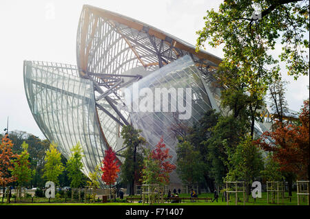 Louis Vuitton Foundation, museo privato di arte moderna, architetto Frank Gehry, il Bois de Bologne, Parigi, Ile de France, Francia Foto Stock