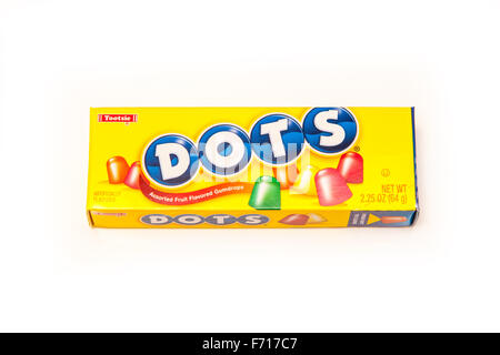 Punti realizzati da Tootsie, tradizionale American gum drop caramelle isolato su un bianco di sfondo per studio. Foto Stock