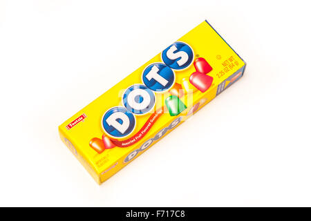 Punti realizzati da Tootsie, tradizionale American gum drop caramelle isolato su un bianco di sfondo per studio. Foto Stock