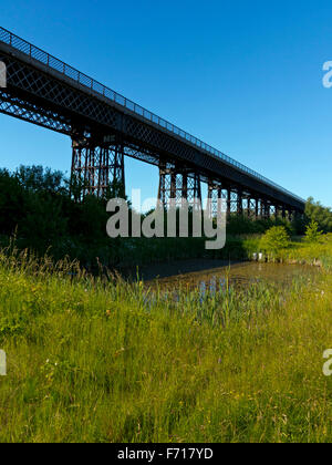 Viadotto Bennerley un ferroviarie dismesse viadotto sopra la valle Erewash tra Awsworth Nottinghamshire e Ilkeston DERBYSHIRE REGNO UNITO Foto Stock