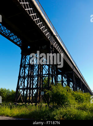 Viadotto Bennerley un ferroviarie dismesse viadotto sopra la valle Erewash tra Awsworth Nottinghamshire e Ilkeston DERBYSHIRE REGNO UNITO Foto Stock