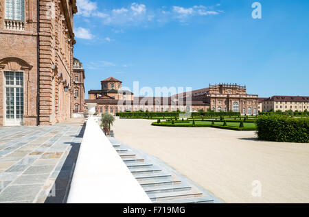 L'Italia, Venaria, Royal Palace, vista del St Umbert cappella e le Scuderie Juvarriane Foto Stock