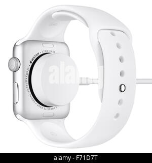 Varna, Bulgaria - 16 Ottobre 2015: Carica di Apple guardare dello sport 42mm argento Case in alluminio bianco con banda di sport. Vista posteriore. Foto Stock