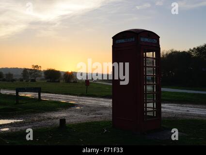 Telefono rurale box in Hampshire. Foto Stock