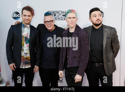 Los Angeles, Stati Uniti d'America. 22 Novembre, 2015. Kevin Ray (L-R), Sean Waugaman, Nicholas Petricca e Eli Maiman di camminare la luna frequentare il 2015 American Music Awards, AMAs, presso Microsoft Theatre di Los Angeles, Stati Uniti d'America, il 22 novembre 2015. Credito: dpa picture alliance/Alamy Live News Foto Stock