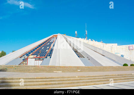 Piramida, piramide, Qendra Nderkombetare e Kultures Arbnori, centro internazionale della cultura, Tirana, Albania Foto Stock