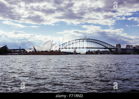 La Opera House di Sydney Harbour Bridge Foto Stock