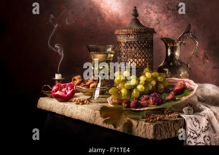 Still Life with Fruit and Kings calice Foto Stock