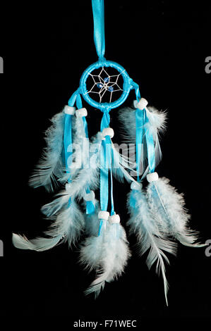 Il turchese dreamcatcher su sfondo nero Foto Stock