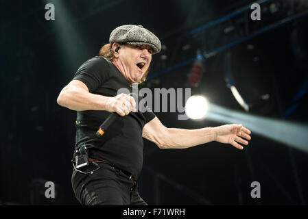 Brian Johnson di AC/DC eseguire all'Hampden Park National Stadium il 28 giugno 2015 a Glasgow, Regno Unito Foto Stock