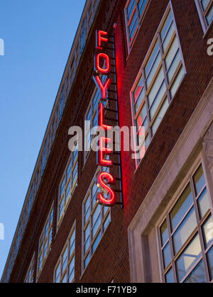 Nuovo Foyles bookshop in Charing Cross Road, Londra Foto Stock