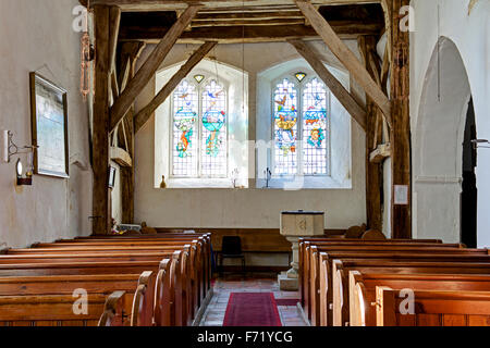 La navata centrale della chiesa di San Tommaso Apostolo, Harty, Isle of Sheppey, Kent, England Regno Unito Foto Stock